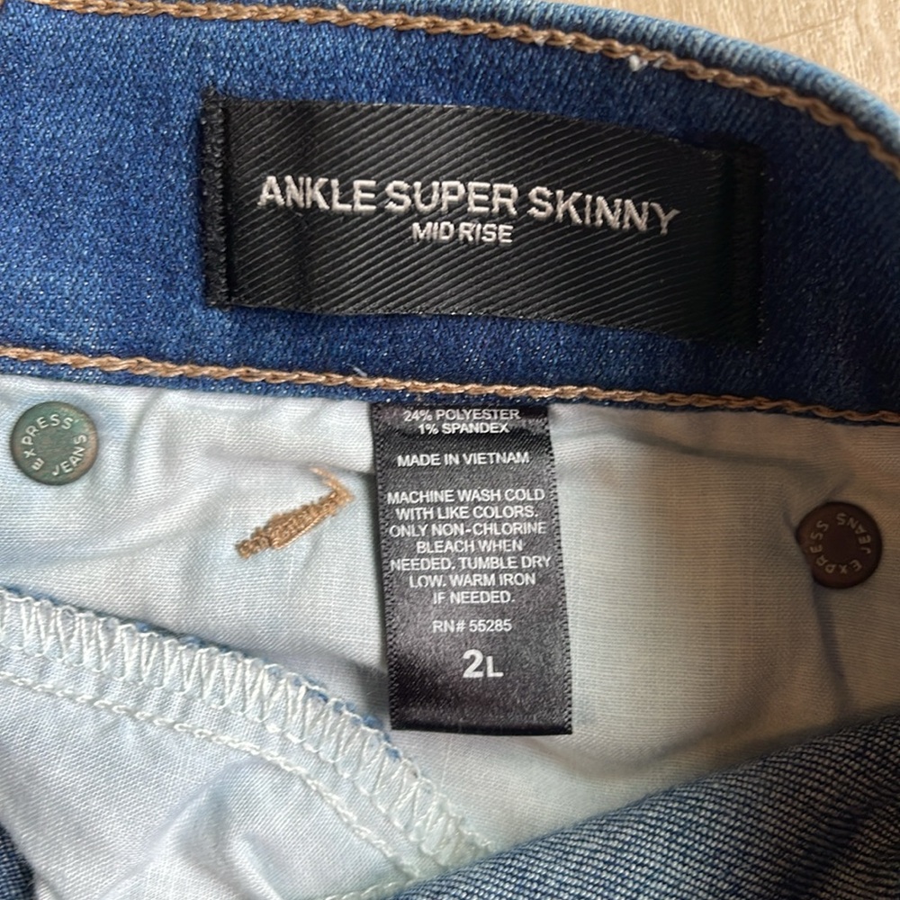 Express Jeans - Picture 9 of 10